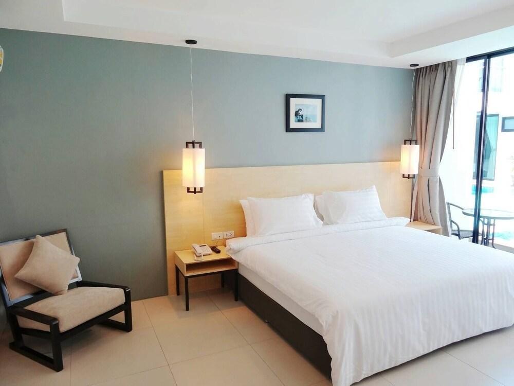 Good Day Phuket Hotel Buitenkant foto