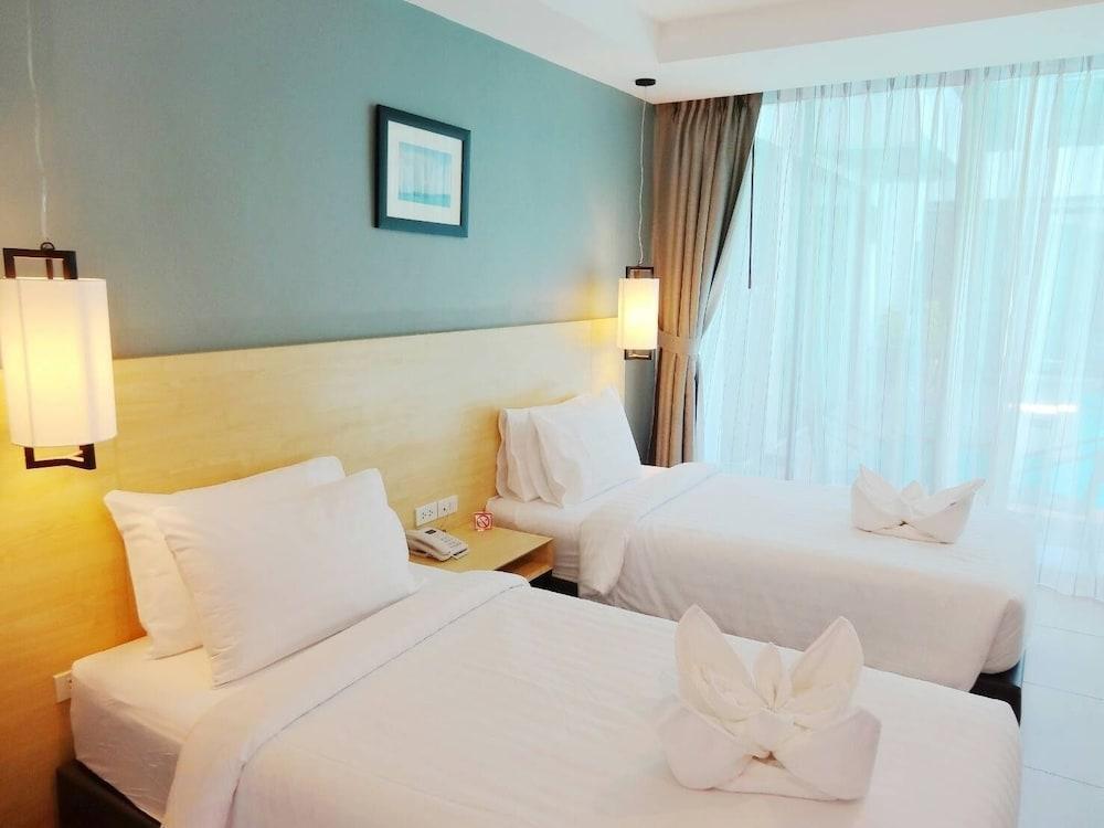 Good Day Phuket Hotel Buitenkant foto
