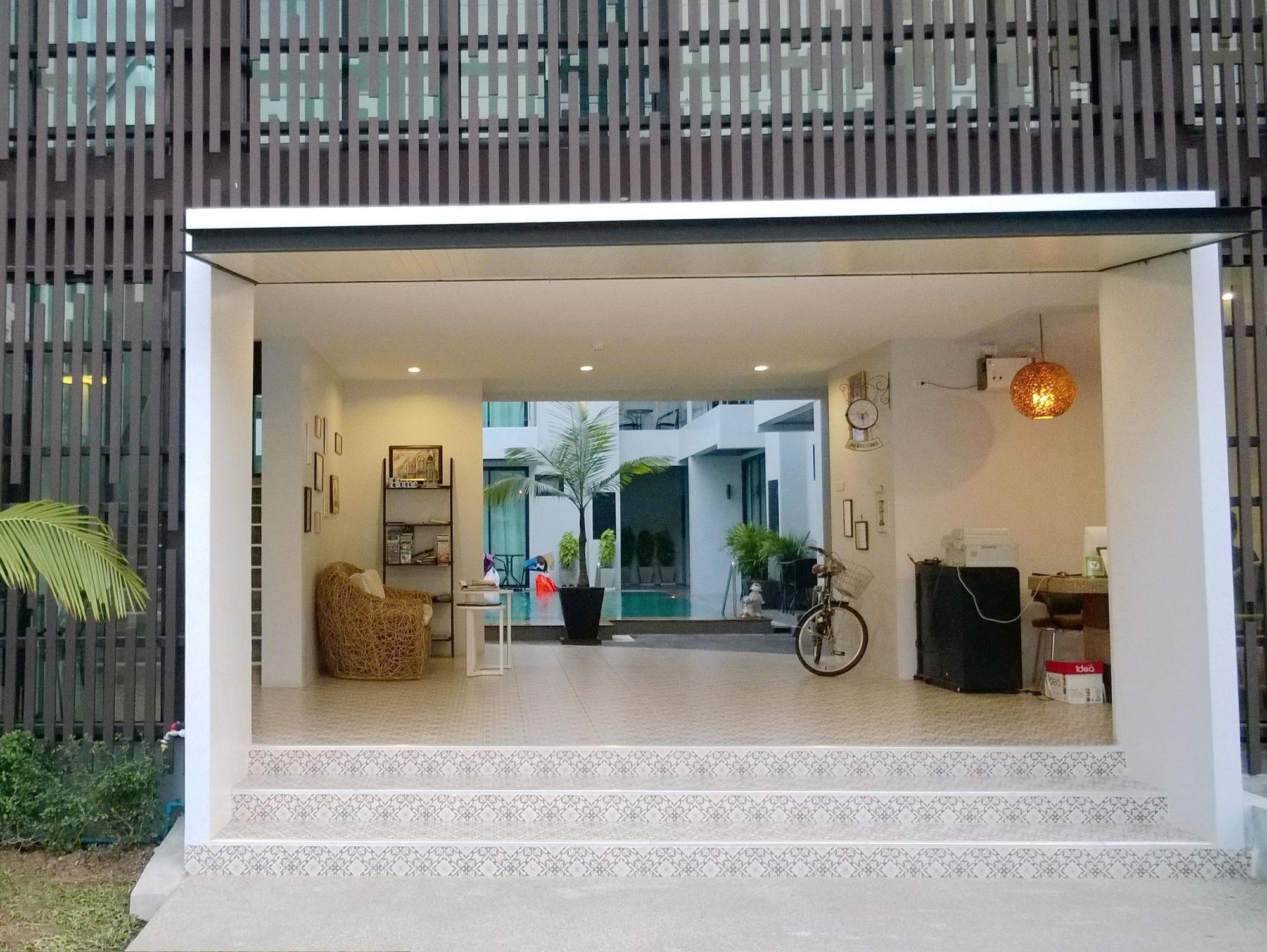 Good Day Phuket Hotel Buitenkant foto