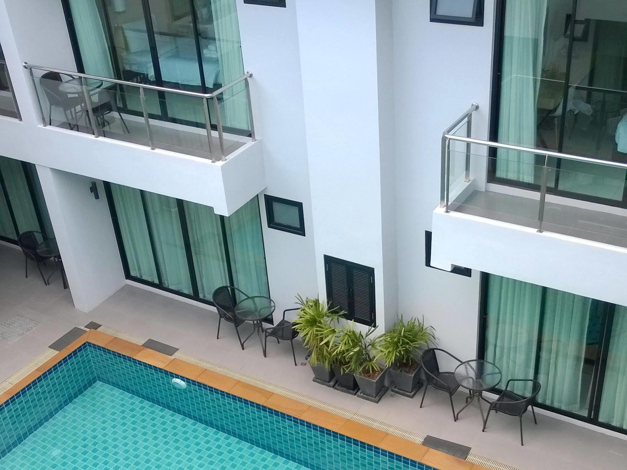 Good Day Phuket Hotel Buitenkant foto