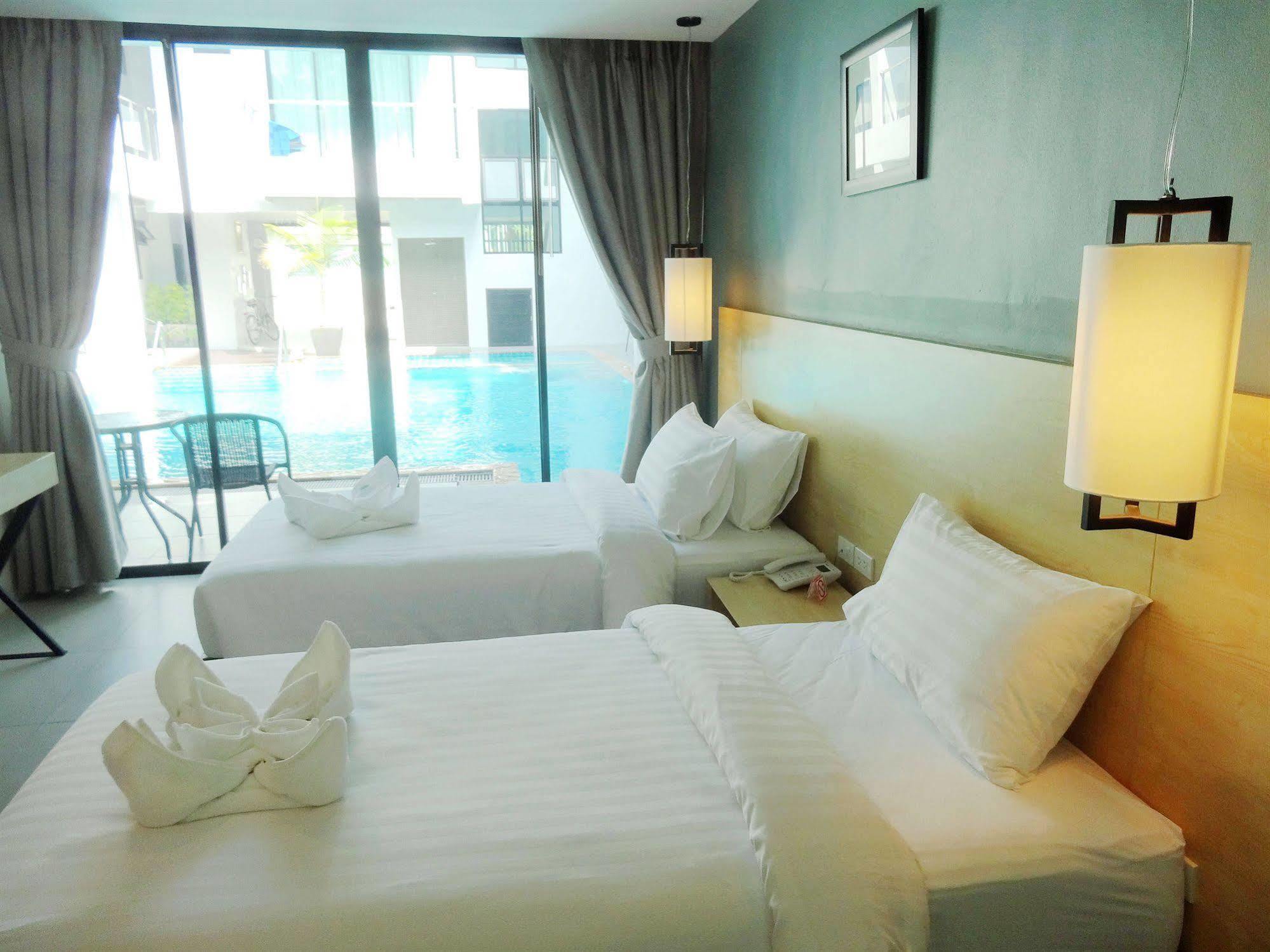 Good Day Phuket Hotel Buitenkant foto