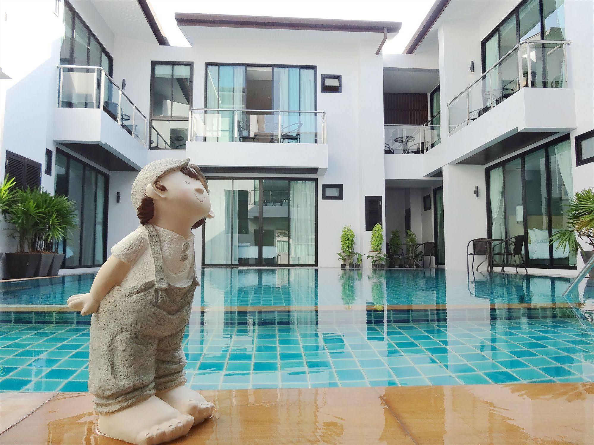Good Day Phuket Hotel Buitenkant foto