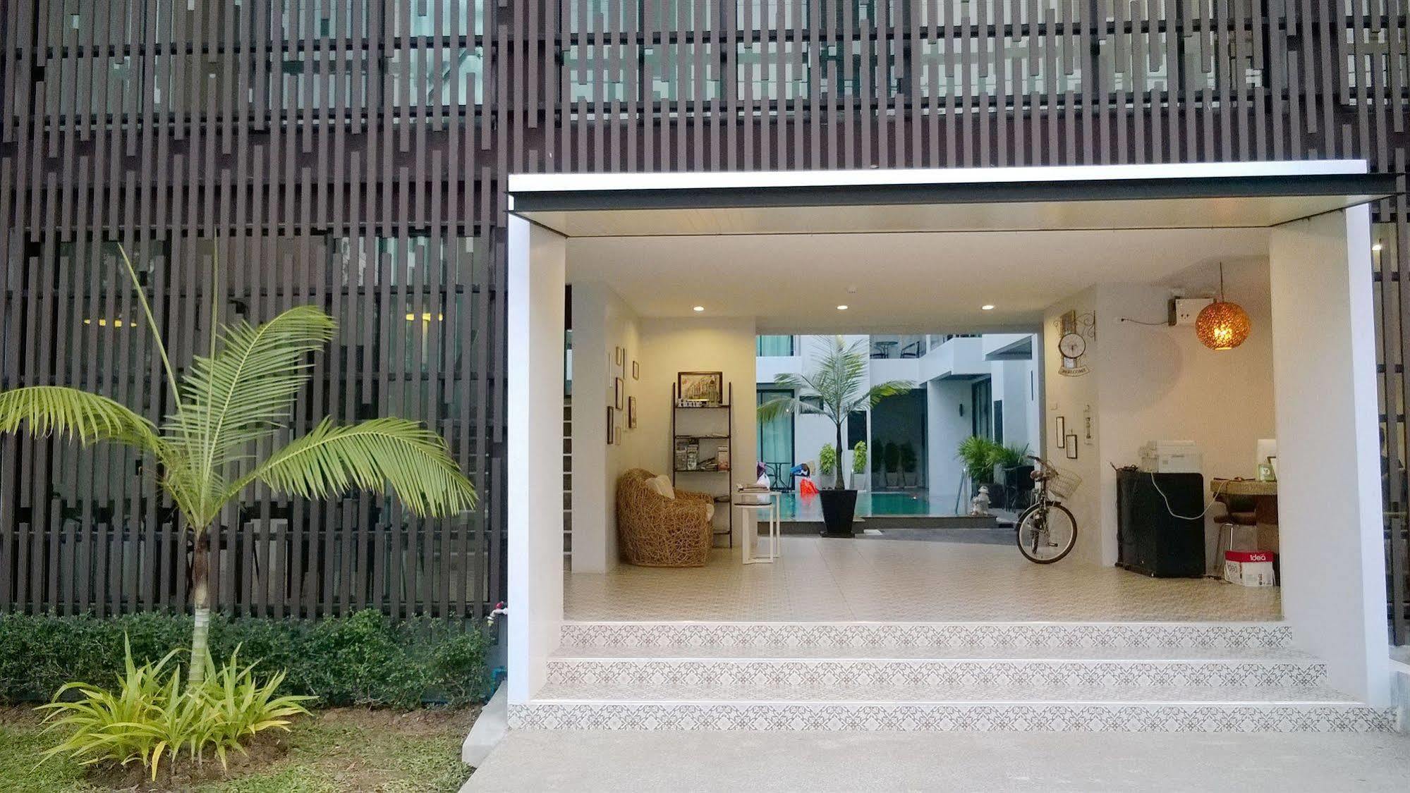 Good Day Phuket Hotel Buitenkant foto