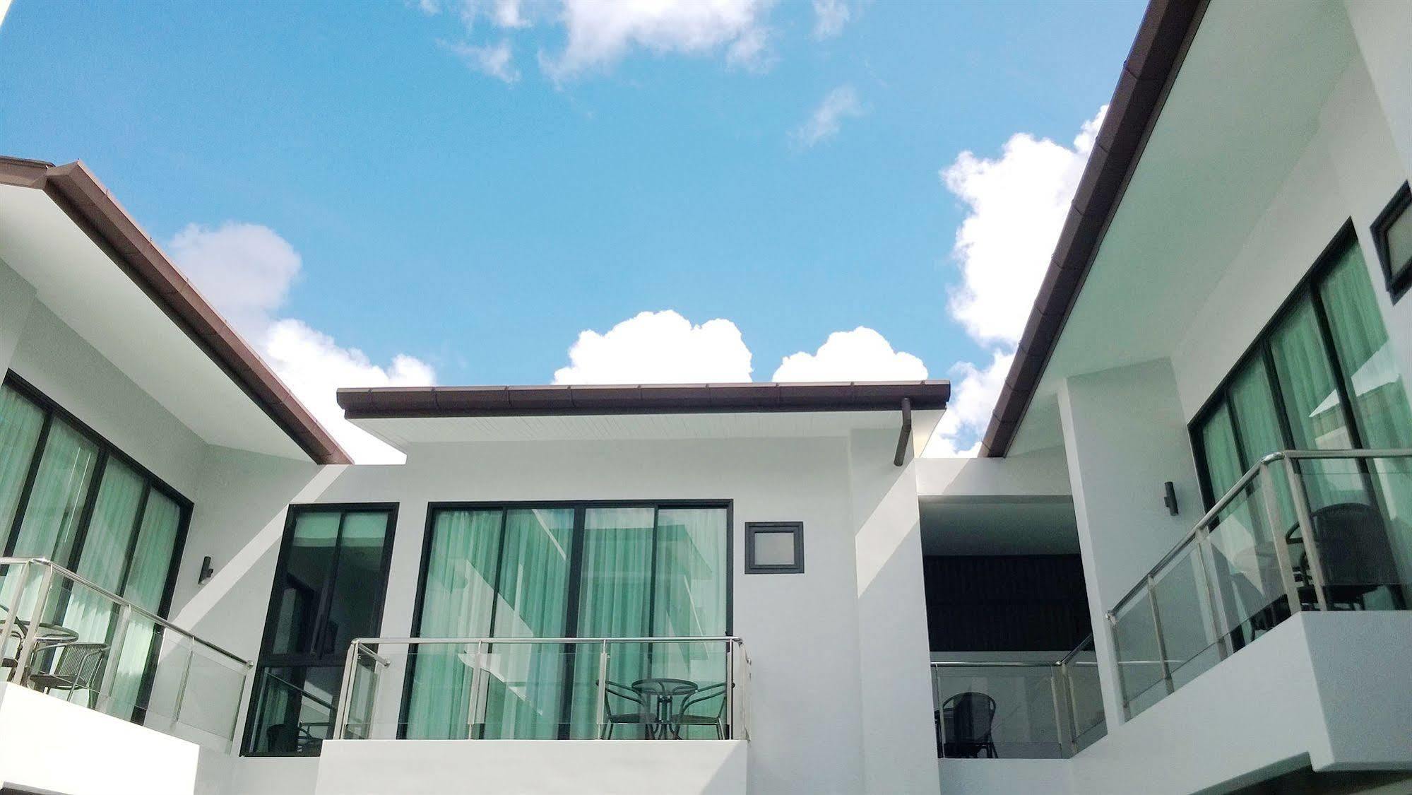 Good Day Phuket Hotel Buitenkant foto