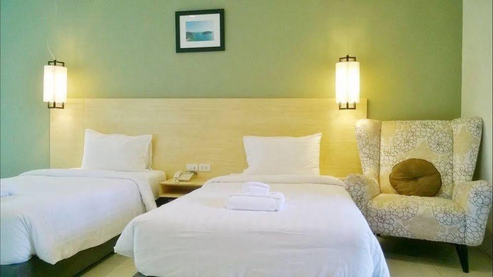 Good Day Phuket Hotel Buitenkant foto